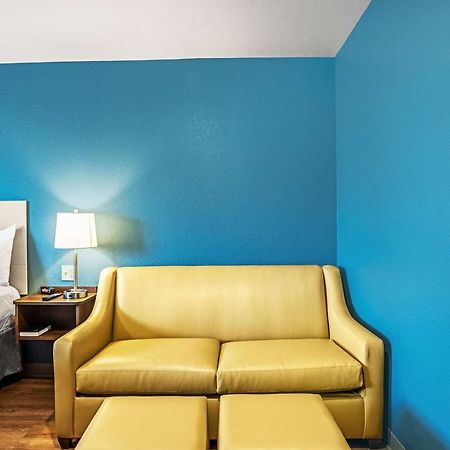 Woodspring Suites Naples Golden Gate Exterior photo